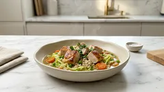 Jednogarnkowy indyk z kaszą jęczmienną i młodą kapustą – sycący obiad na co dzień